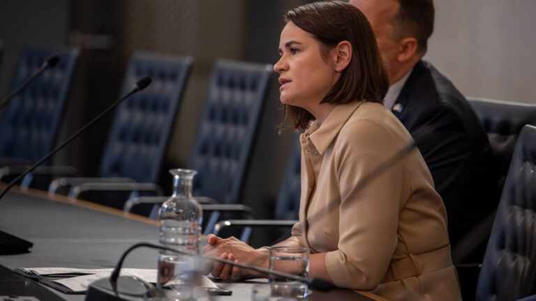 Миллион евро в год: Литва лишит Тихановскую охраны президентского уровня