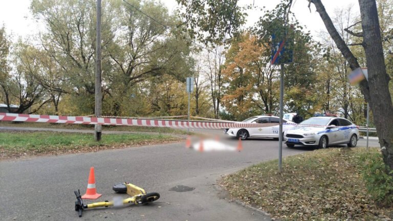 Грузовик насмерть сбил подростка на электросамокате в Подмосковье