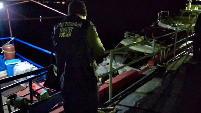 В Иркутской области три человека погибли при столкновении катера и корабля