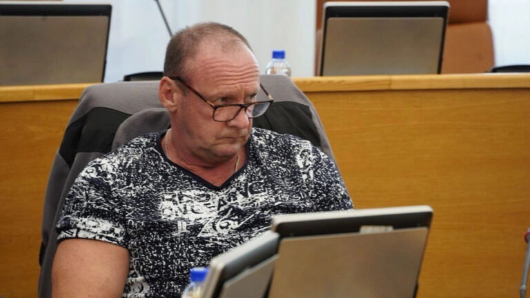 Стало известно, как наказали депутата, назвавшего контрактников «бомжами»