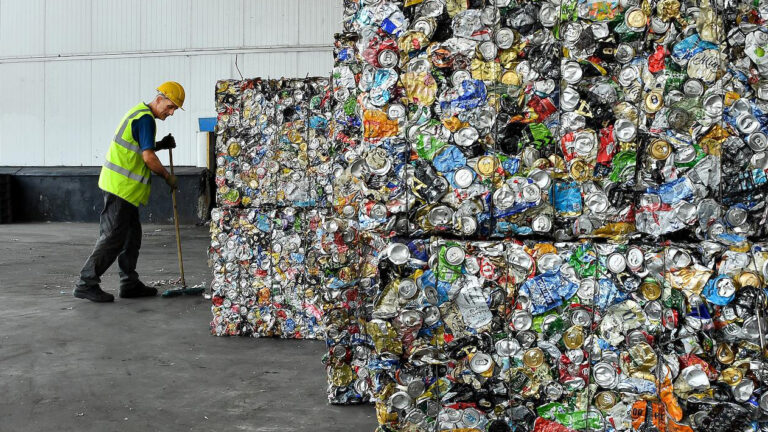 Ожидая только чуда: как живут рядом с крупнейшим в Европе мусорным заводом