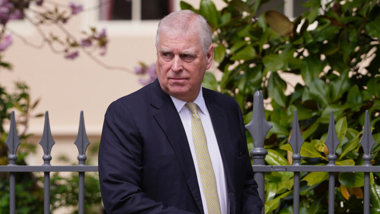 Принц Эндрю отказался от герцогского титула из-за дела Эпштейна