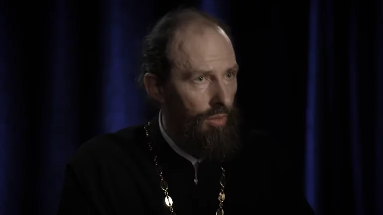 «100 тысяч нельзя»: священник РПЦ заявил, что женщинам вредны большие деньги