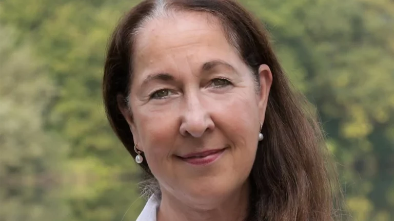 Женщину-мэра немецкого города Хердеке 13 раз ударили ножом на улице