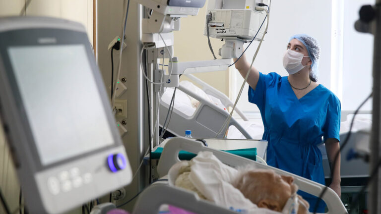 Госдума в I чтении приняла проект о закреплении кадров в системе здравоохранения