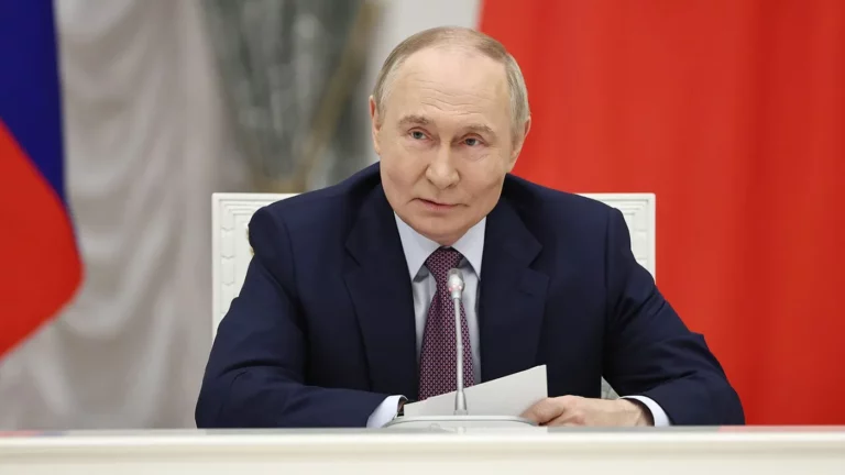 «Лучшее время упущено»: Путин назвал способ убедить молодых россиян рожать детей