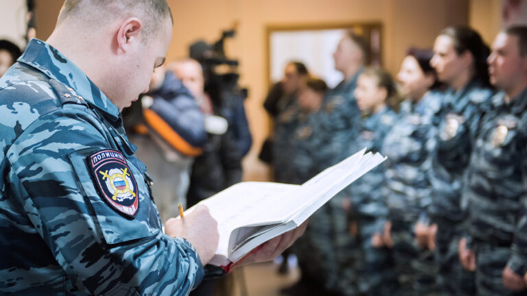 «Порочный путь»: для чего Госдума упрощает правила приема в полицию