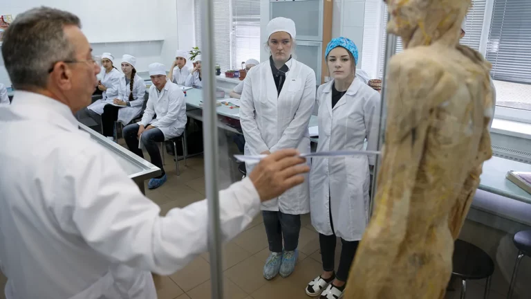 «Такого даже в военных вузах нет»: в Госдуме раскритиковали реформу медобразования