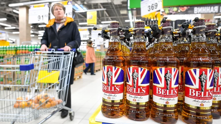 От водки к виски: что пьют в России этой осенью
