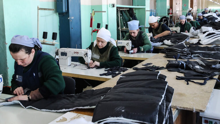 «Выросла на 125%»: стала известна средняя зарплата заключенных