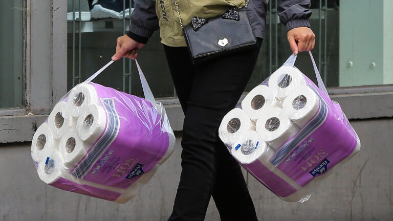 «Длинные канаты»: глава Подмосковья призвал маркировать влажные салфетки из-за засоров