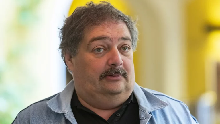 Суд в Москве вынес приговор писателю Дмитрию Быкову*