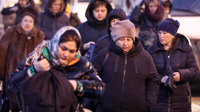 Тройной удар: кому шестидневная рабочая неделя навредит сильнее всего