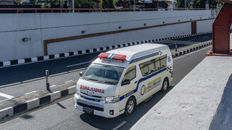 Россиянин впал в кому на Бали после отравления