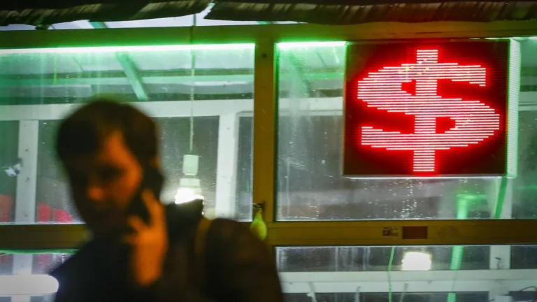 «Кобылка может загнуться»: Дерипаска предрек рост курса доллара до ₽200