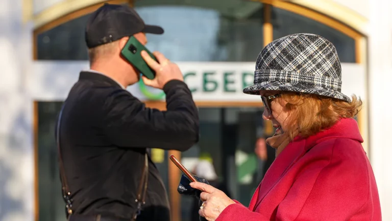 Названы уловки, помогающие мошенникам обмануть большинство жертв