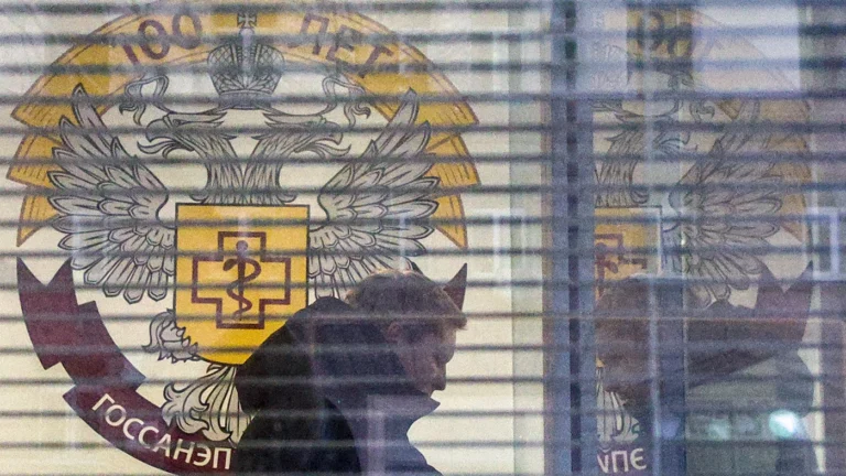 «Немедленно обращаться за помощью»: Роспотребнадзор — о новостях про вспышки Коксаки