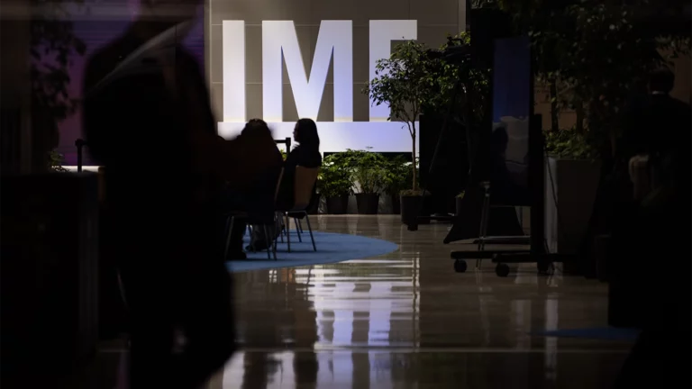 Через пять лет мировой госдолг достигнет максимума со времен Второй мировой