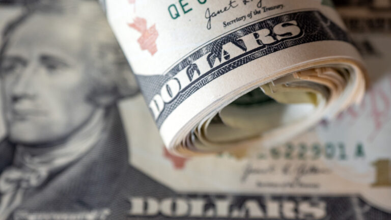 Пятерых россиян задержали в Грузии по делу об отмывании денег