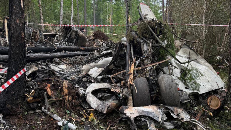 Обломки пассажирского самолета Ан-24РВ российской авиакомпании «Ангара», Амурская область, Россия