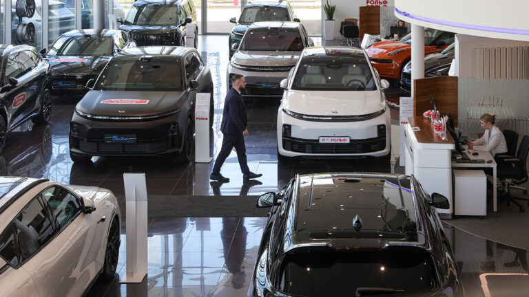 Рынок новых легковых автомобилей продолжил спад по итогам сентября