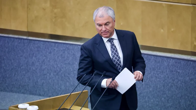 «Не надо сталкивать лбами»: Володин призвал ЦБ прекратить «соревнования» на купюрах