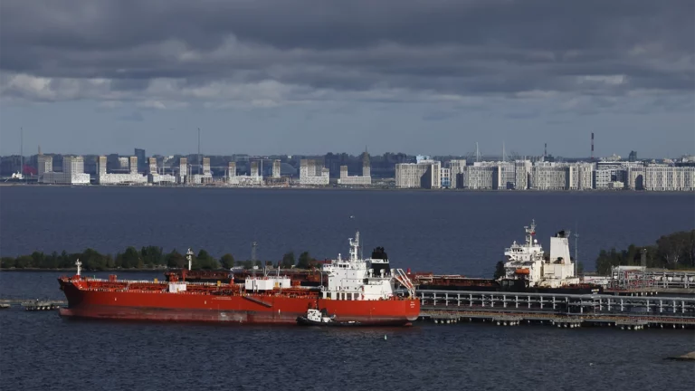 Bloomberg: морской экспорт нефтепродуктов России упал до минимума с 2022 года