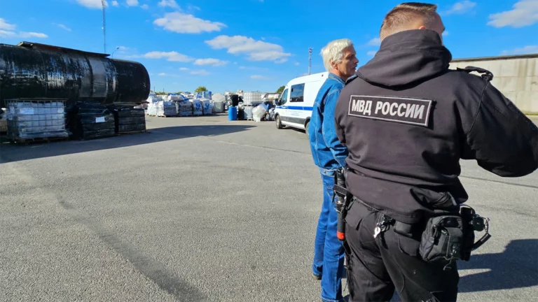 Почти полсотни человек умерли, выпив «самогон» с метанолом в Ленобласти