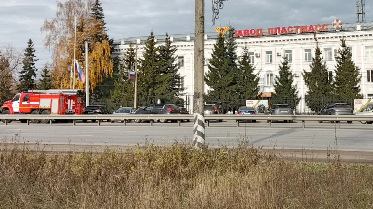 «Погибли наши боевые товарищи». Что известно о взрыве на заводе в Копейске