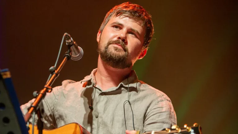 Музыкант Вася Обломов* закрыл свой бизнес в России