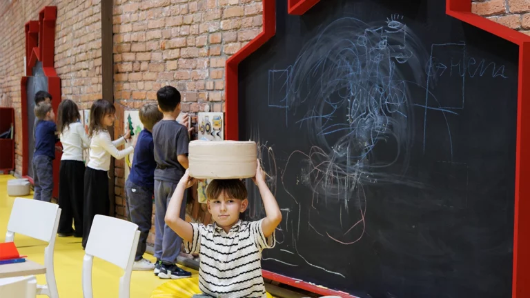 В ЦСИ Винзавод запустились мастерские для детей