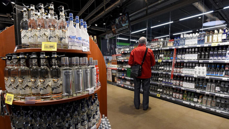 Отчет Росстата опроверг слова вологодского губернатора о том, что в регионе стали меньше пить