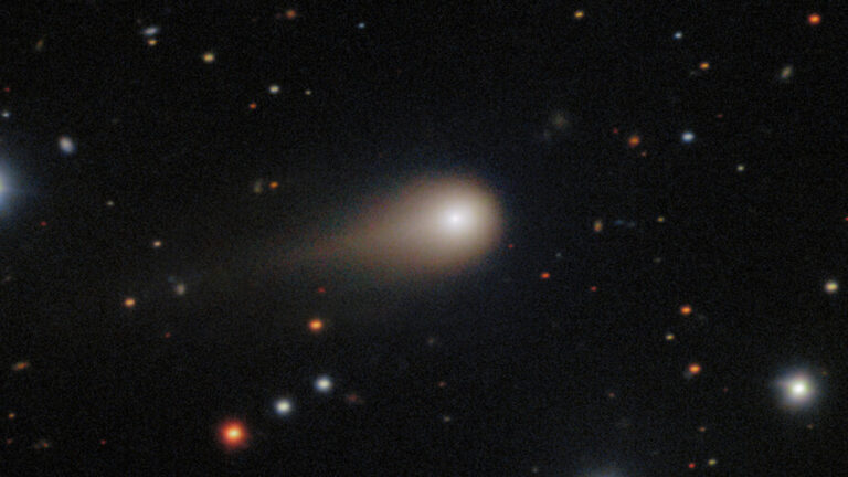 Ученый объяснил, как в Солнечную систему могла попасть 3I/Atlas, которую называют древнейшей кометой и искусственным небесным телом