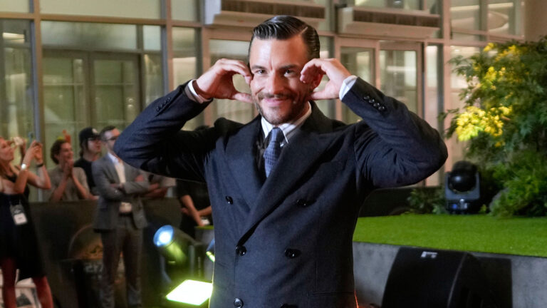 Джонатан Бейли