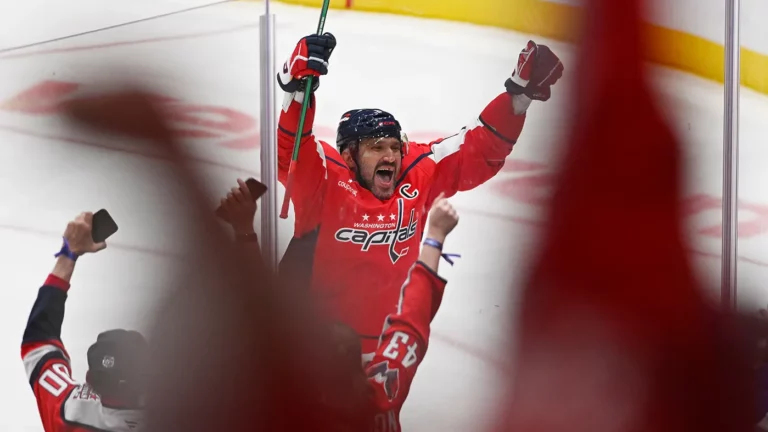 Овечкин первым в истории НХЛ забросил 900 шайб и стал звездой дня