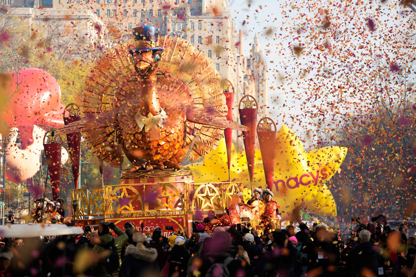 Новые персонажи и тысячи зрителей: как прошел парад Macy’s в Нью-Йорке