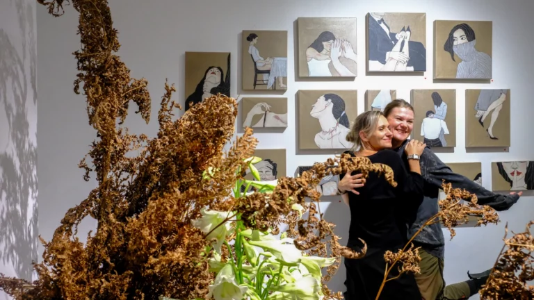 Съесть врага и сшить шубку: выставка «Леда съела лебедя» в ART&BRUT