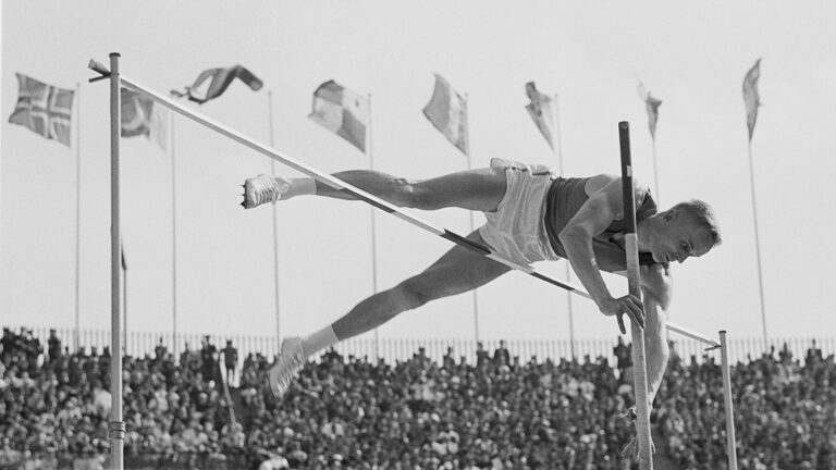 Умер знаменитый прыгун с шестом Пенти Никула