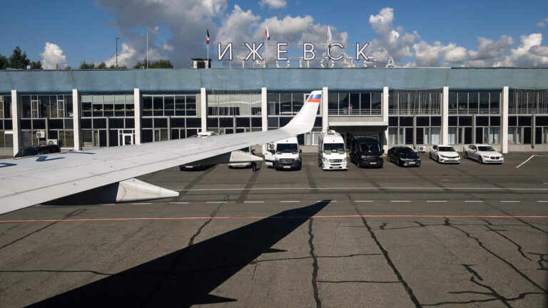 Путин присвоил аэропорту Ижевска имя оружейника Калашникова