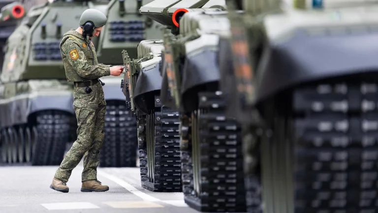 Стало известно место России в рейтинге мощи армий мира