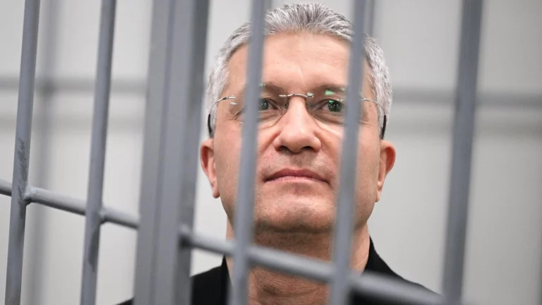 Экс-замминистра обороны Иванов не станет оспаривать изъятие усадьбы за 800 млн