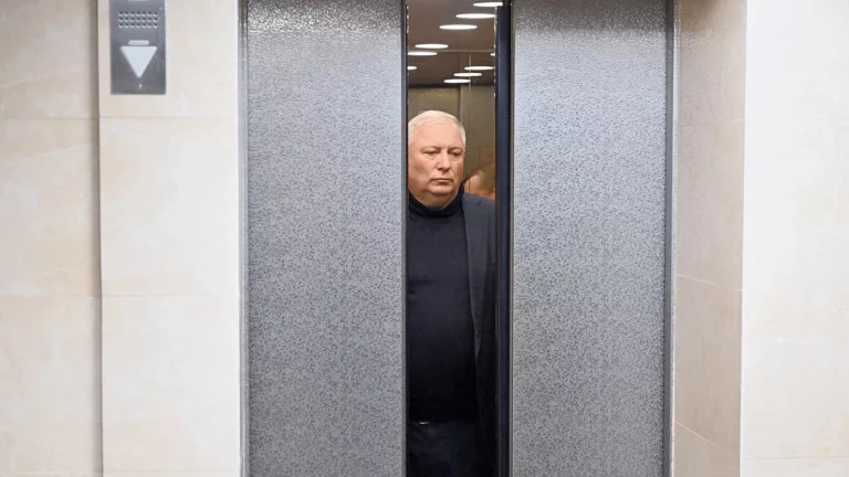 Подозреваемый во взятке на ₽25 млн депутат от «ЕР» заявил о сдаче мандата