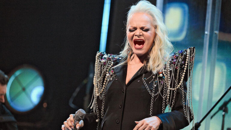 Лариса Долина