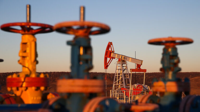 «У них нет моря»: США сняли санкции с Венгрии на закупку нефти и газа из России