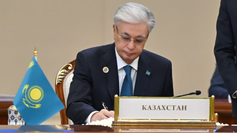 Казахстан приостановил действие Договора об обычных вооруженных силах в Европе