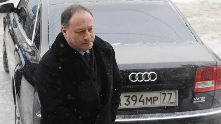 The Guardian: экс-сенатор Слуцкер умер в Женеве, оставив долг в 26 млн фунтов