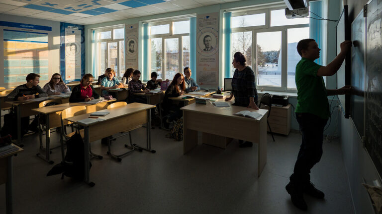 Глава Минпросвещения высказался о переходе школ на 12-летнее обучение