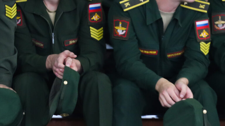 Курсанты военной академии устроили стрельбу в Петербурге и были задержаны