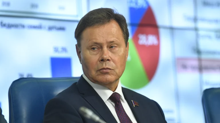 Член президиума, секретарь ЦК КПРФ Николай Арефьев