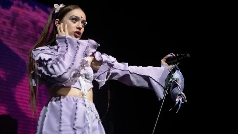 Певица Мэйби Бэйби